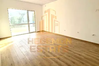 Тристаен апартамент във Варна, Младост 1