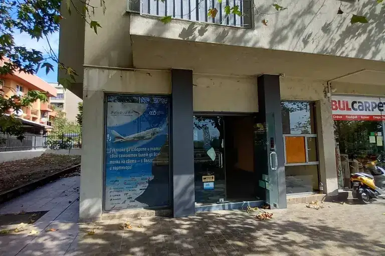 Тристаен апартамент в Сливен, Младост