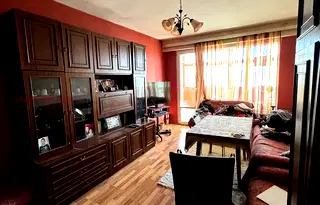 Тристаен апартамент в Ловеч, Младост