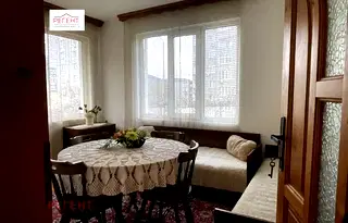 Тристаен апартамент в Габрово, Младост