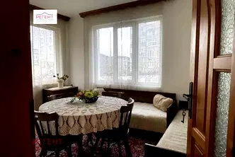 Тристаен апартамент в Габрово, Младост