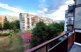 Тристаен апартамент в Габрово, Младост
