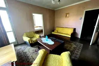 Тристаен апартамент в Габрово, Младост