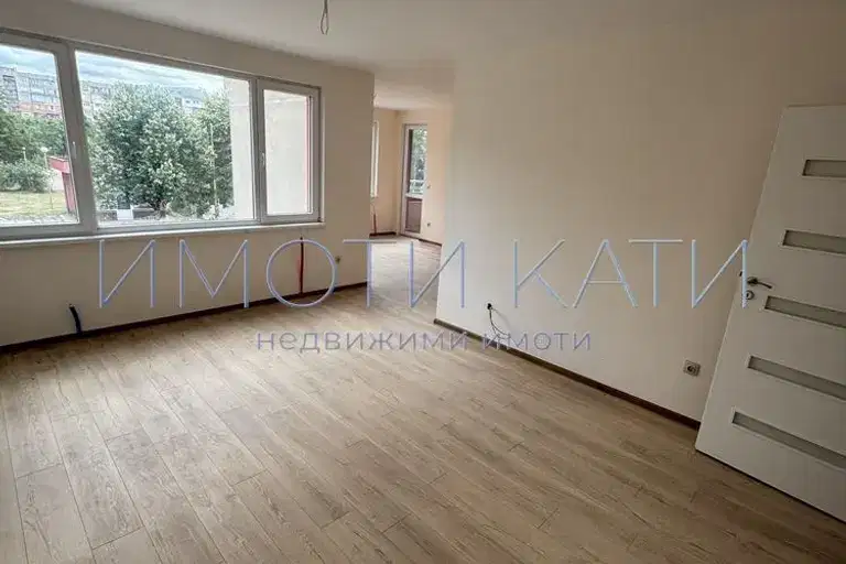 3-bedroom apartment in Pernik, Moshino