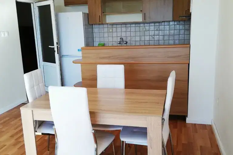 Тристаен апартамент във Варна, Операта
