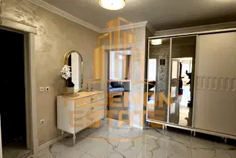 Тристаен апартамент във Варна, Операта