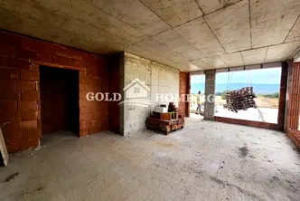 Тристаен апартамент с тераса в Остромила, Пловдив