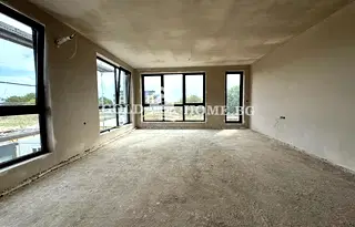 Тристайен апартамент с високи тавани в Остромила, Пловдив