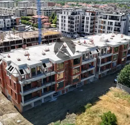 Снимка 2 — Тристаен апартамент с две тераси в Остромила, Пловдив