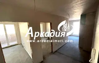 Просторен 3-стаен апартамент с голяма тераса в Остромила, Пловдив