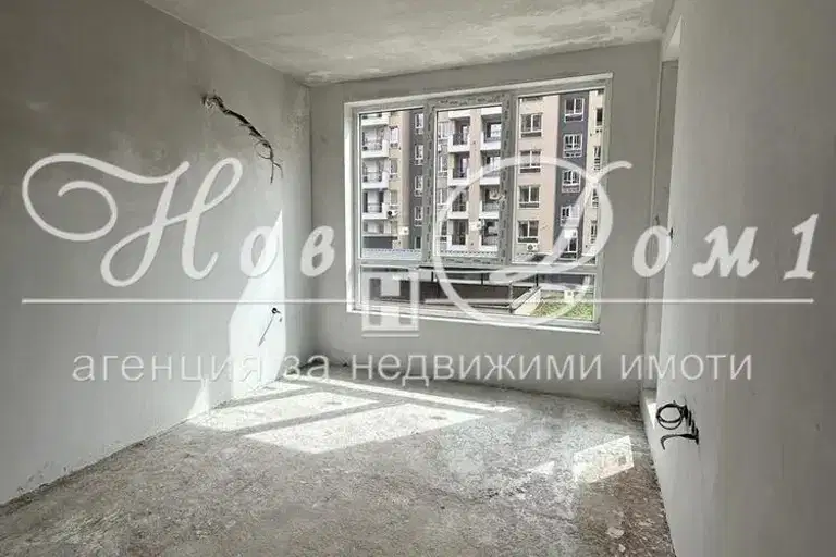 Тристаен апартамент в Остромила с тераса и паркомясто