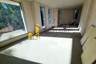 Тристаен апартамент с двор в нова сграда в Овча купел, София