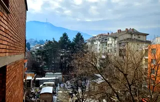 Тристаен апартамент с две бани и балкони в Павлово, София