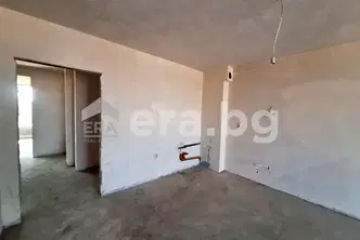 Тристаен апартамент във Варна, Погреби