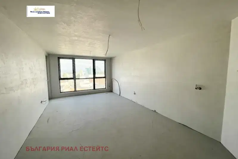 Тристаен апартамент в София, Полигона