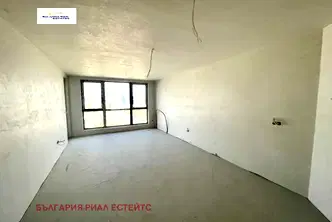 Тристаен апартамент в София, Полигона