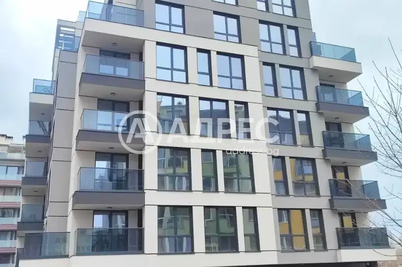 Тристаен апартамент в София, Полигона