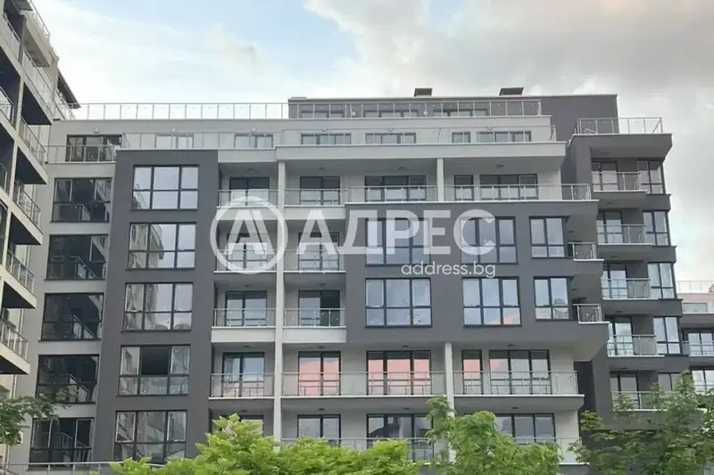 Тристаен апартамент в София, Полигона