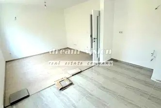 Тристаен апартамент в София, Редута