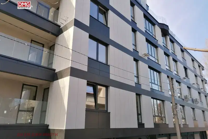 Тристаен апартамент в София, Редута