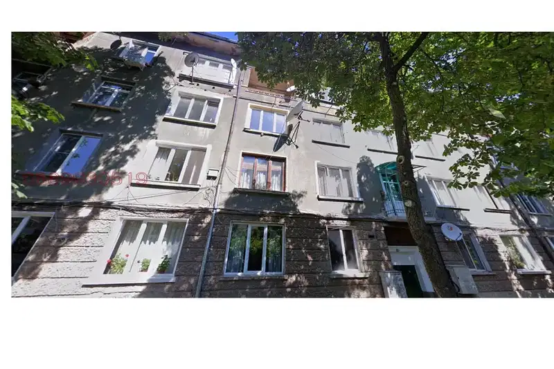 Тристаен апартамент в Перник, Рено