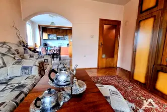 Тристаен апартамент в Перник, Рено