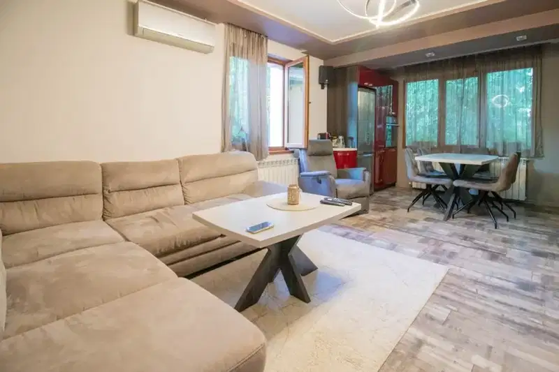 3-bedroom apartment in Sliven, Republika