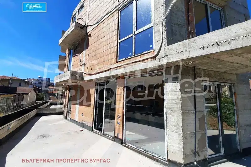 Тристаен апартамент с градина в Сарафово, Бургас