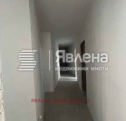 Снимка 2 — Тристаен апартамент в Бургас, Сарафово