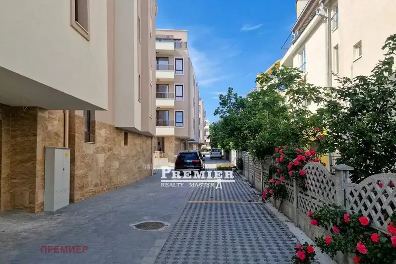 Тристаен апартамент в Бургас, Сарафово