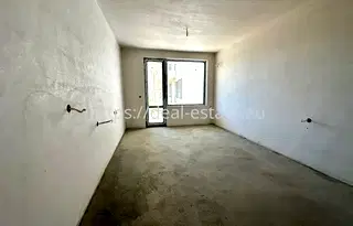 Тристаен апартамент в Благоев, Широк център
