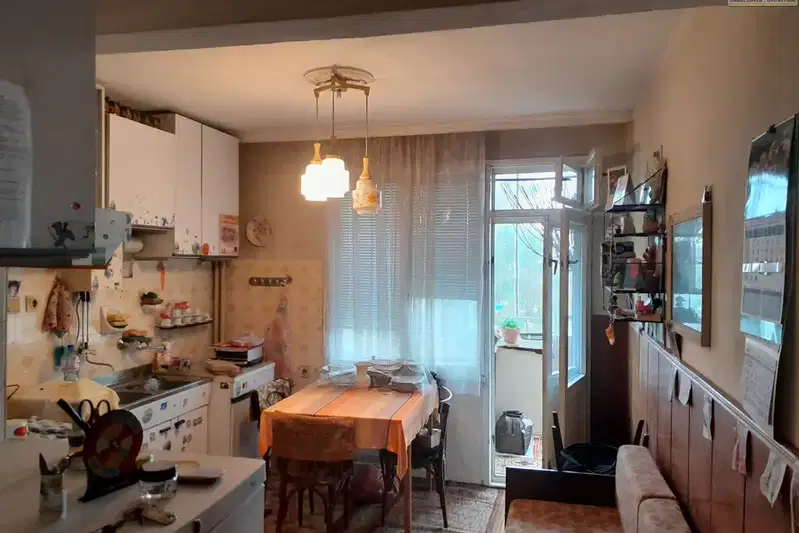 Тристаен апартамент в Монтана, Широк център
