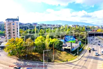 Тристаен апартамент в София, Сухата река