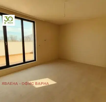 Снимка 3 — Тристаен апартамент с морска панорама и голяма тераса в Бриз, Варна