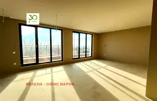 Тристаен апартамент с морска панорама и голяма тераса в Бриз, Варна