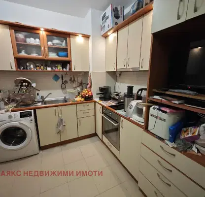 Снимка 4 — Тристаен апартамент в София, Свобода