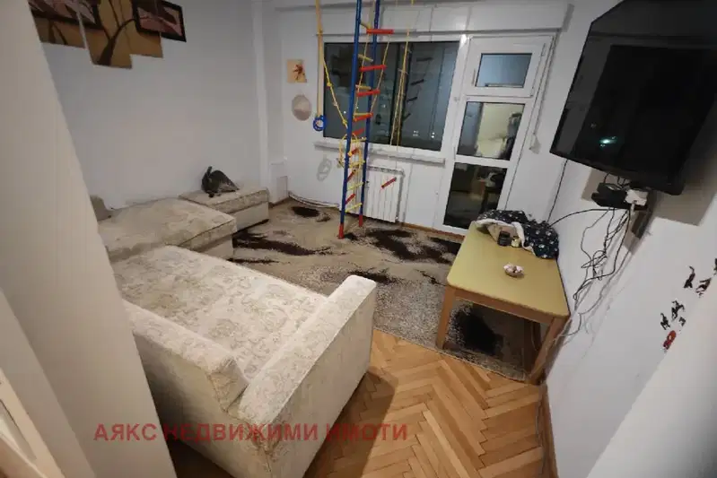 Тристаен апартамент в София, Свобода