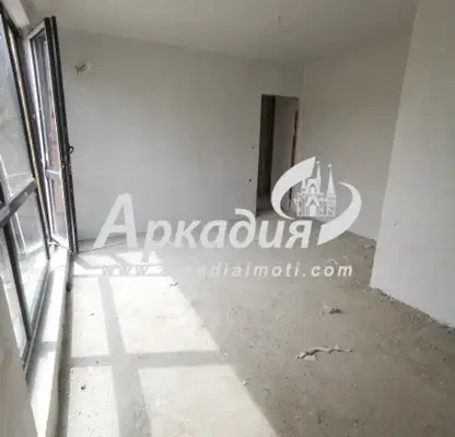 Снимка 4 — Тристаен апартамент с две тераси в Тракия, Пловдив