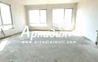 Тристаен апартамент с две тераси в Тракия, Пловдив