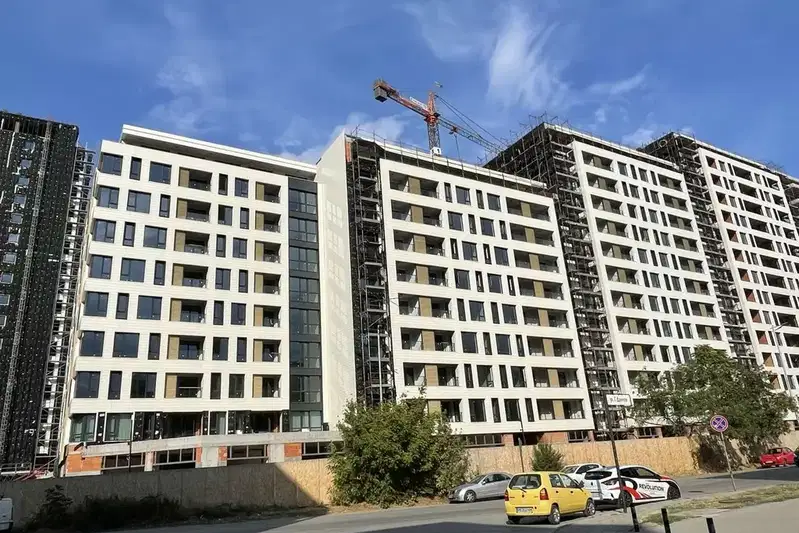 Тристаен апартамент в Тракия с паркомясто в затворен комплекс