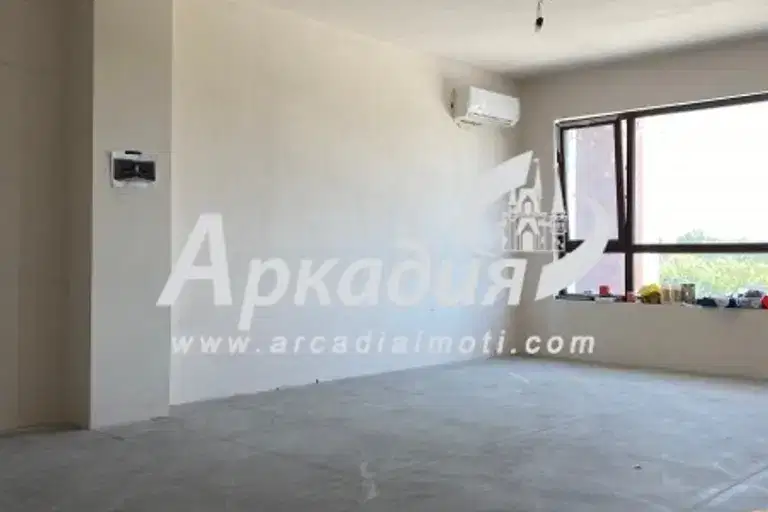 Тристаен апартамент с тераса в Тракия, близо до ТЦ Форум, Пловдив