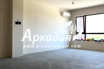 Тристаен апартамент с тераса в Тракия, близо до ТЦ Форум, Пловдив