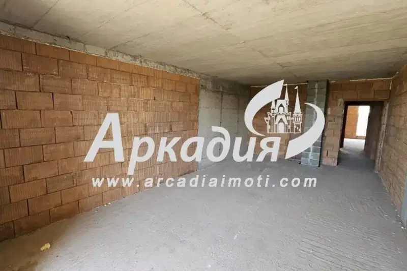 Тристаен апартамент с две тераси в Тракия, Пловдив