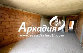 Тристаен апартамент с две тераси в Тракия, Пловдив