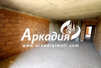 Тристаен апартамент с две тераси в Тракия, Пловдив