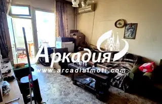 Тристаен апартамент с южно изложение в Тракия, Пловдив