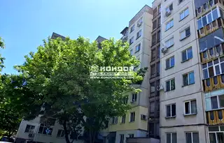 Тристаен апартамент с две тераси в Тракия, Пловдив