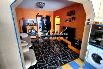 Тристаен апартамент в Шумен, Тракия