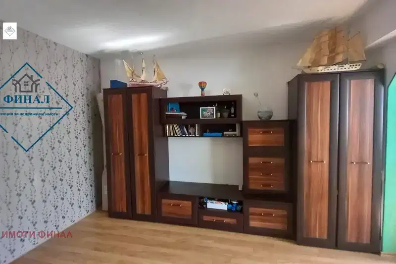 Тристаен апартамент в Шумен, Тракия