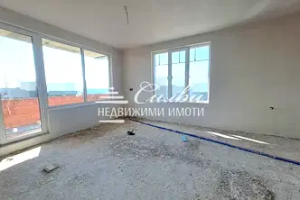 Тристаен апартамент в Шумен, Тракия